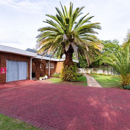 Gastehuis 17 Bloemfontein Buitenkant foto